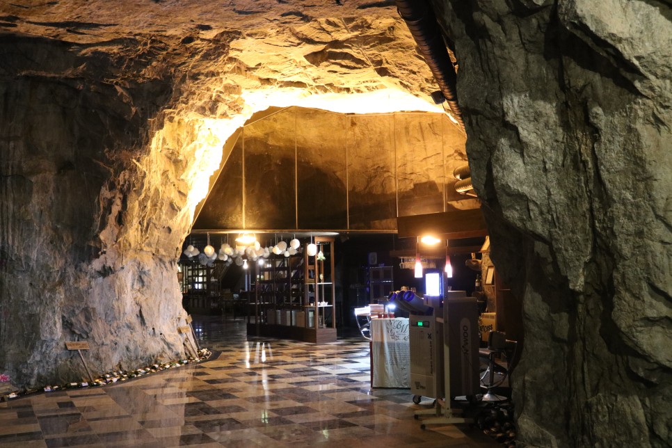 문경 오미자 동굴 카페 까브 내부