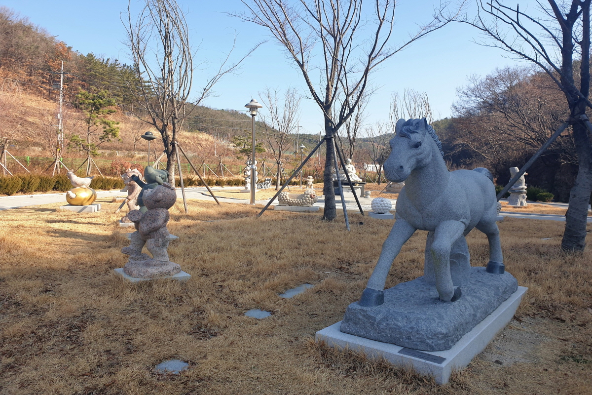 영천 돌할매공원 돌할매 조형물1